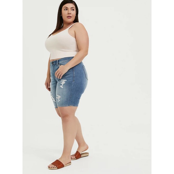 NWT Torrid Light Pink V-Neck Crop Foxy Cami Stretch Top Plus Size: 6X (30) - Picture 2 of 4